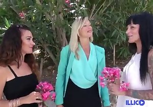 Sneaky, semi-public sex with a blonde MILF