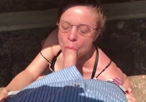 Large-assed chick is ready to take that dick