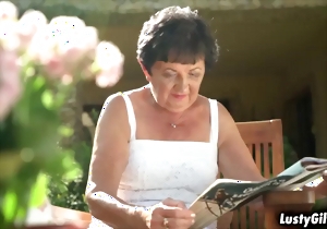 Hot and slutty granny gets nicely penetrated in the doggy style